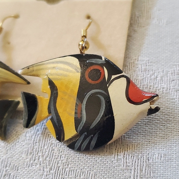 Vintage Ala Makana Fish Earrings on Original Card - Picture 3 of 8